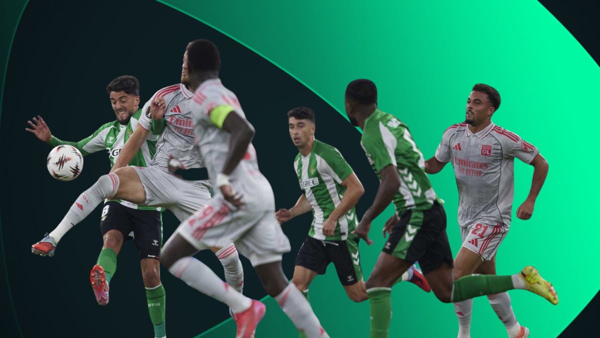 Jugadores del Real Betis y Lyon disputando un balón en un partido de la UFA Europa League