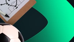 Balón y tacticas de La Liga Hypermotion.