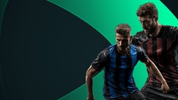 Futbolistas de la Serie A con el logo de SpeedyBet detrás