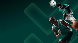 Jugadores de fútbol y baloncesto realizando moviminetos de ataque.
